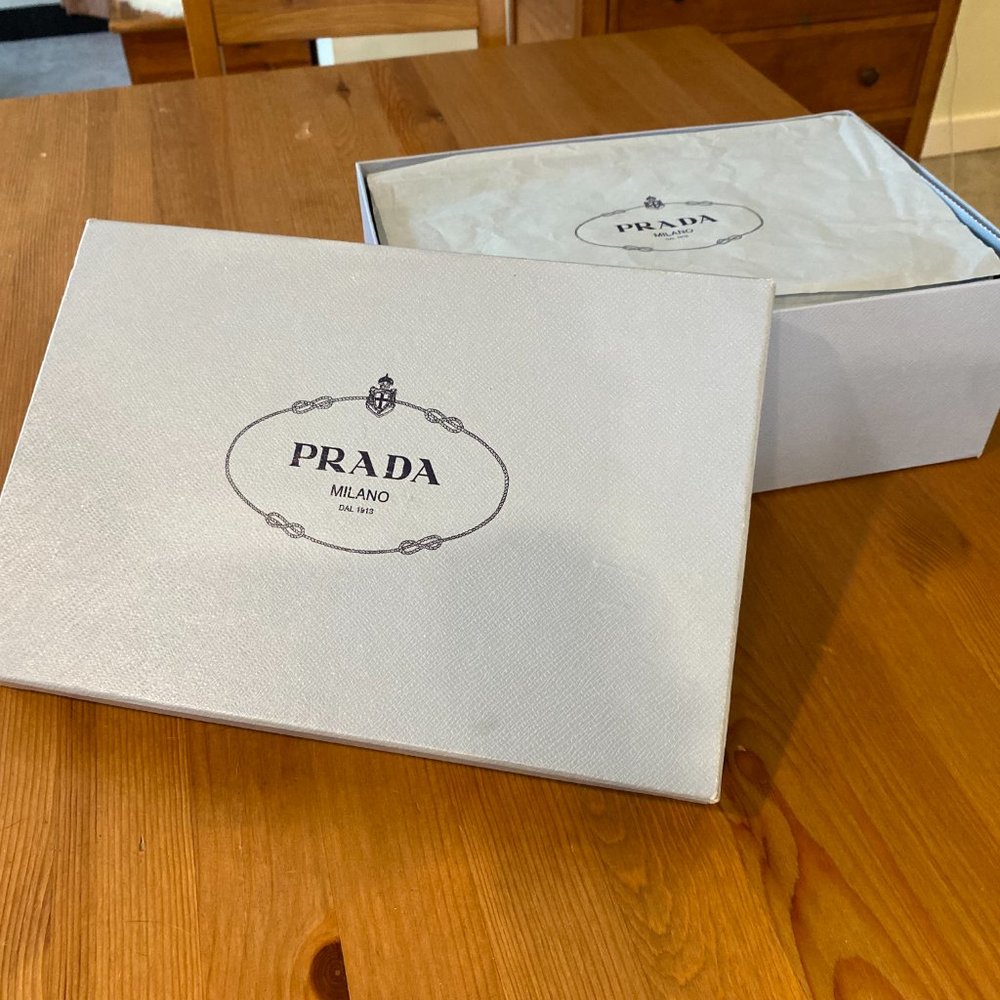 - Prada- Classic Soft Leather/ Suede Pumps Red - Picture 3 of 4